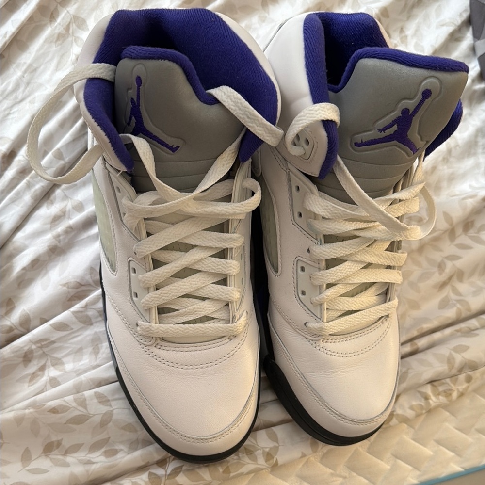 Jordan Kids Sneakers - White and Purple Brand new only wore 1 time